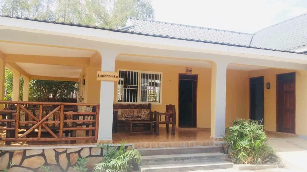 Lavic Country Resort Adjumani Exterior photo